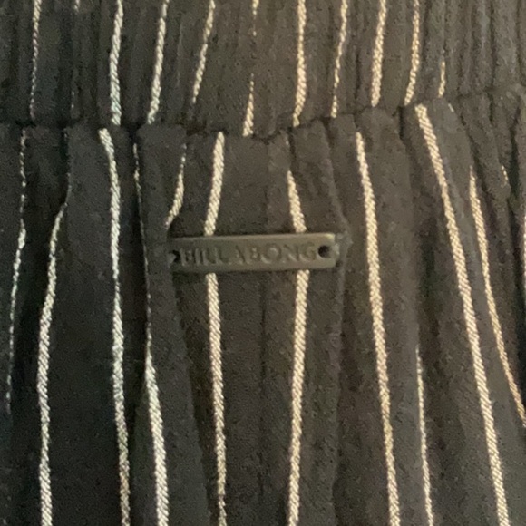 Billabong wide split leg black & white stripe pants size Medium - Picture 5 of 6